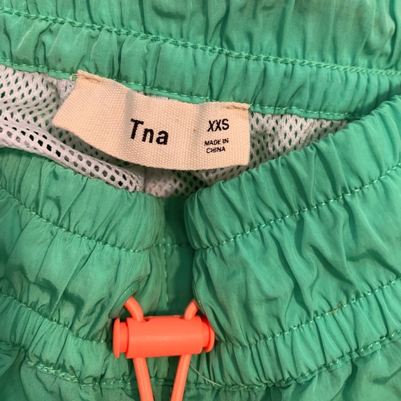 ARITZIA Tna Dume Shorts- Water Repellent XXS - Picture 3 of 3